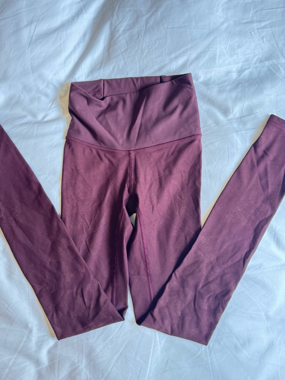 lululemon athletica Womans Burgundy High-Rise, patterned Leggings (size 2)